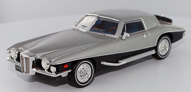 1971 Stutz Blackhawk Coupe, 2 Tone blue/silver