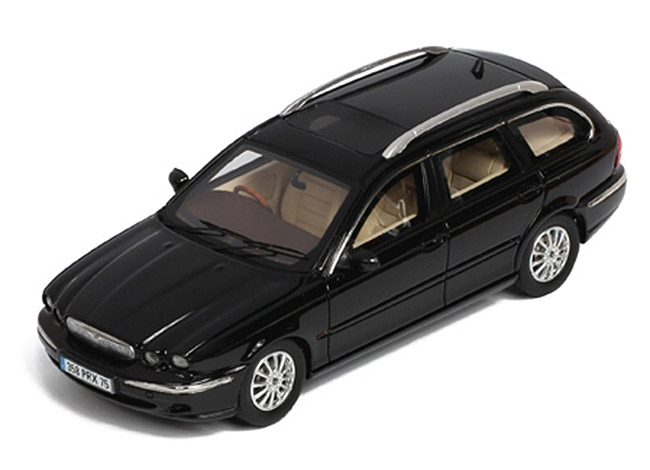 2004 Jaguar X-Type Wagon, silver