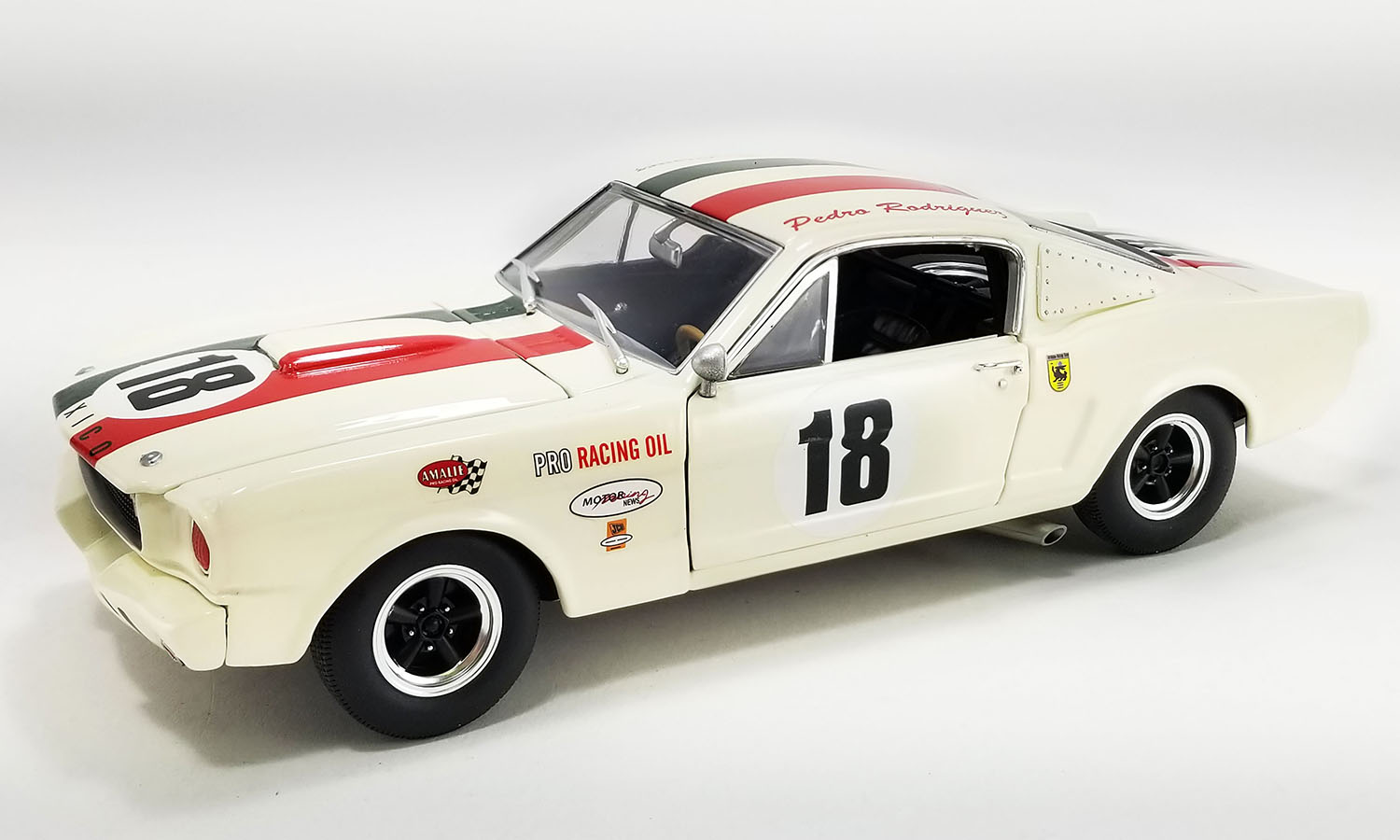 1965 Shelby GT350R, Pedro Rodriguez #18