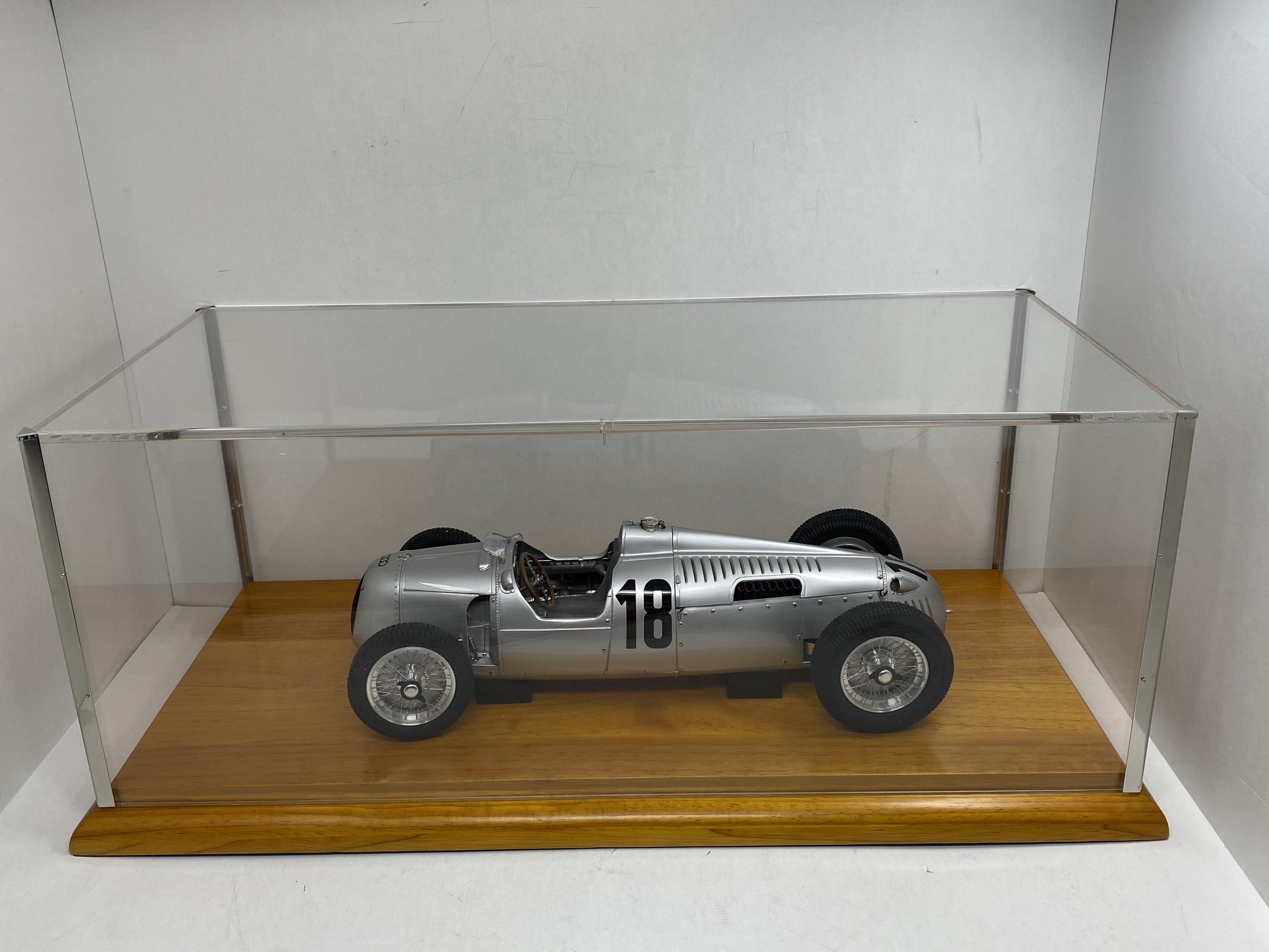 1:12/1:18  display case