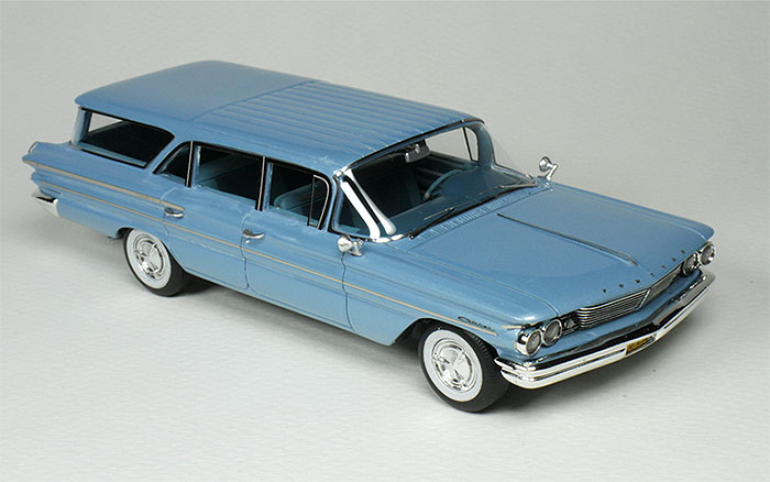 1960 Pontiac Safari Station Wagon, skymist blue