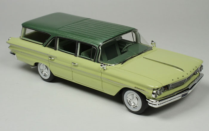 1960 Pondiac Safari Station Wagon, stardust yellow w/ fairway green roof