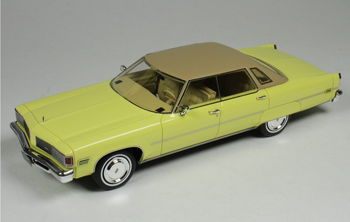 1976 Oldsmobile 98 Regency Sedan, cream gold