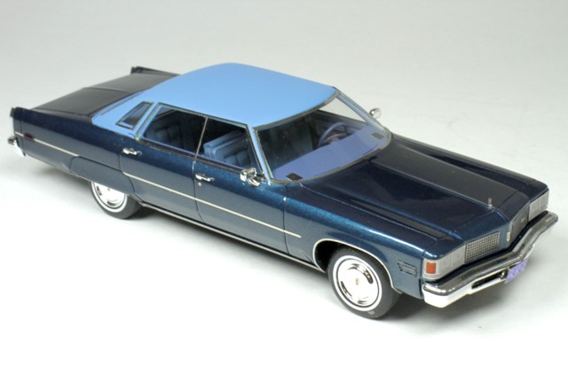 1976 Oldsmobile 98 Regency Sedan, blue