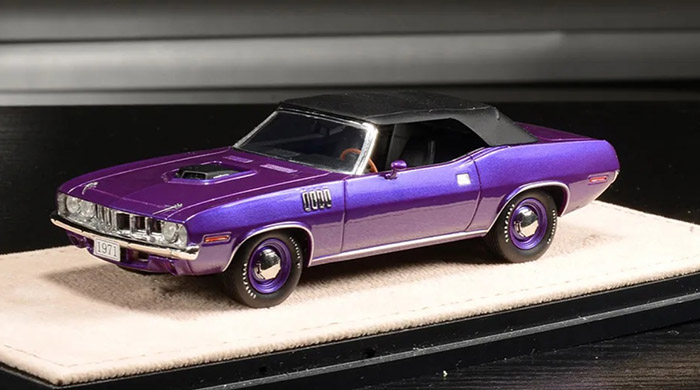 1971 Plymouth Hemi Cuda Convertible Closed Top, metallic violet