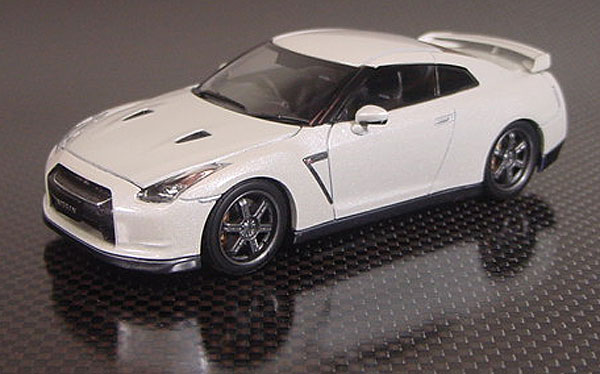 Nissan GT-R Spec V, white
