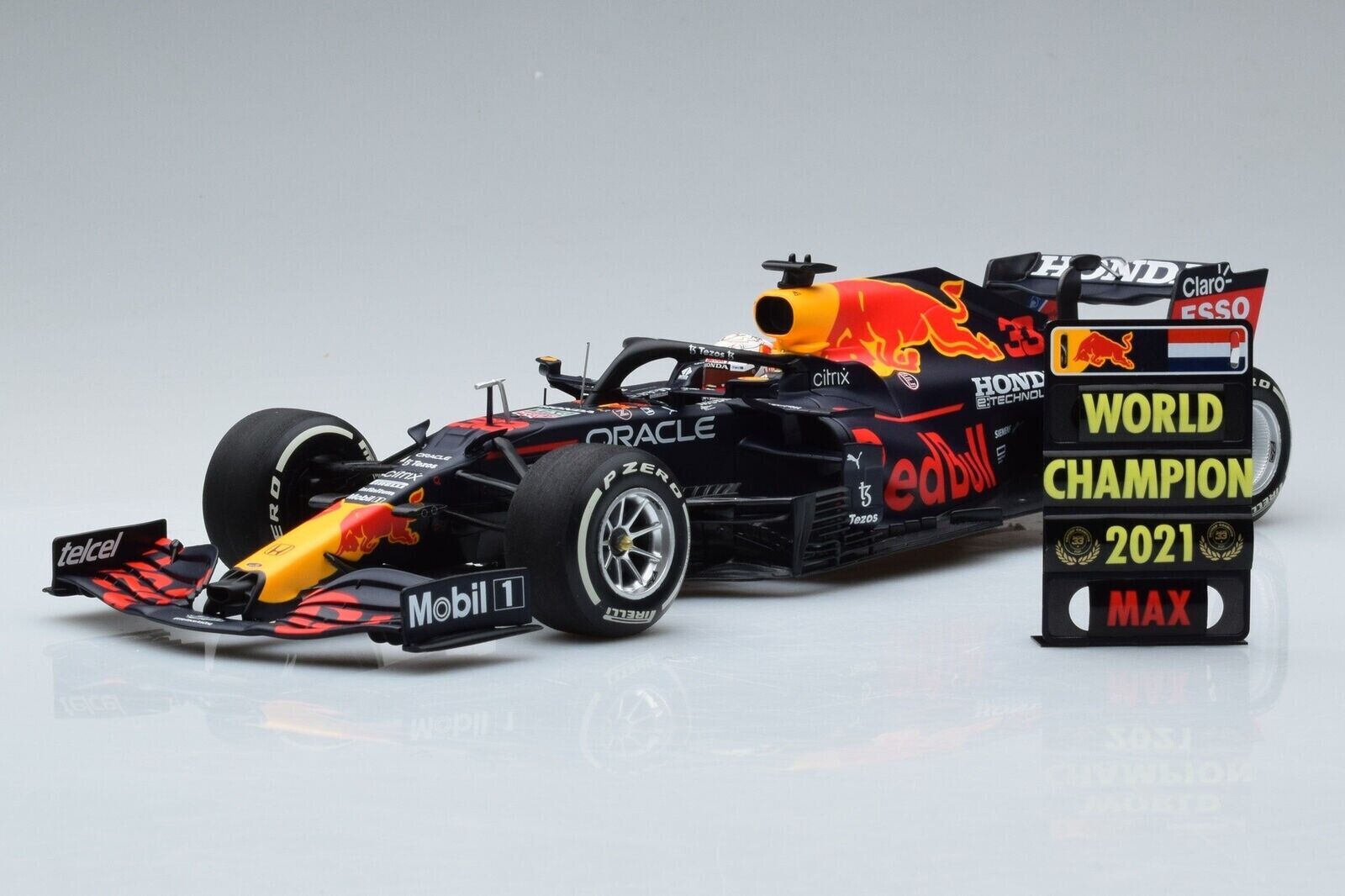 2021 Honda RB16B, Abu Dhabi Winner, WC Max Verstappen w/ pitboard