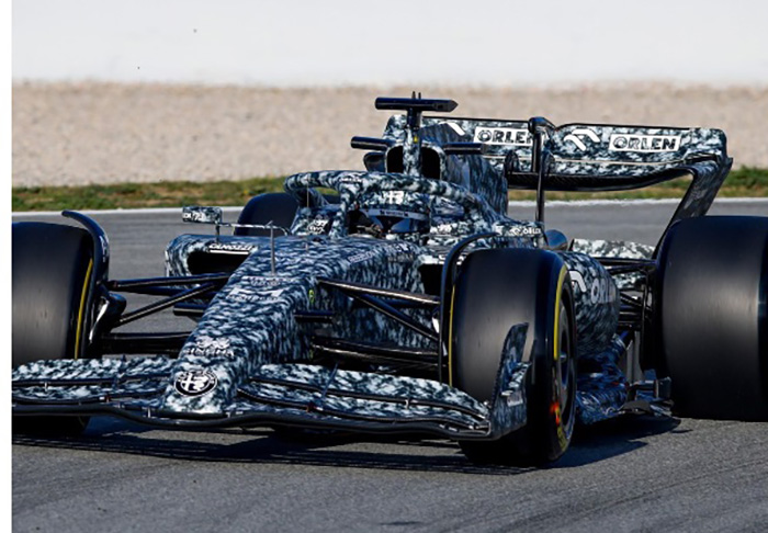 2022 Alfa Romeo Orlen C42, Test Barcelona GP, Robert Kubica Camouflage Decoration