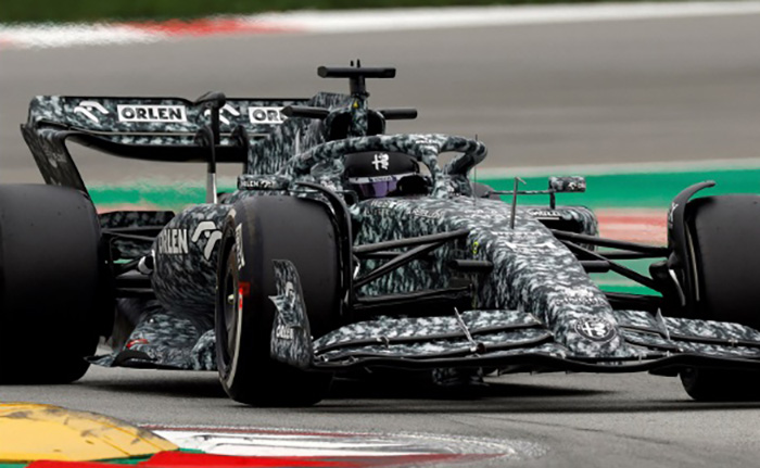 2022 Alfa Romeo Orlen C42, Test Barcelona, Guanyu Zhou Camouflage Decoration
