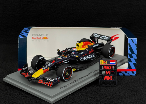 2025 Red Bull Oracle RB21 F1 Winner Las Vegas GP Max Verstappen w/pit board