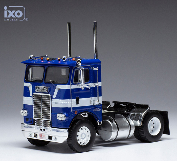 1976 Freightliner COE Truck, blue / white