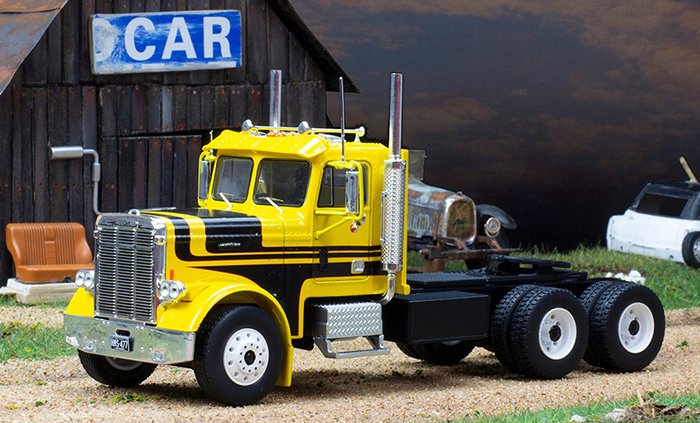 1977 Frieghtliner FLC 120 64T, yellow / black