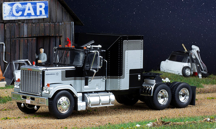 1980 GMC General, grey / black