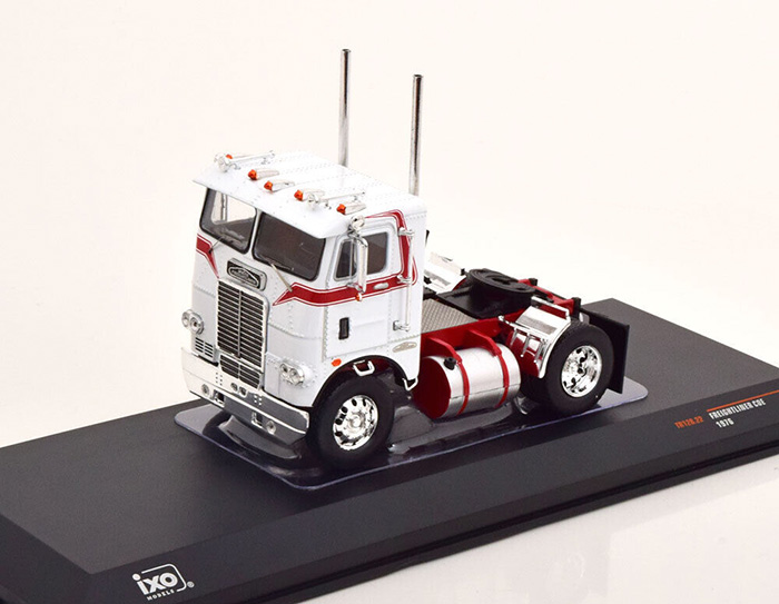 1976 Freightliner COE Truck, white/red