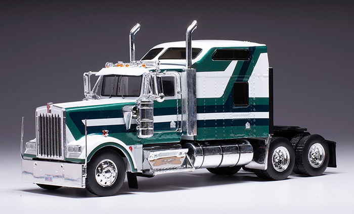 1984 Kenworth W900 Sleeper Truck, green / white