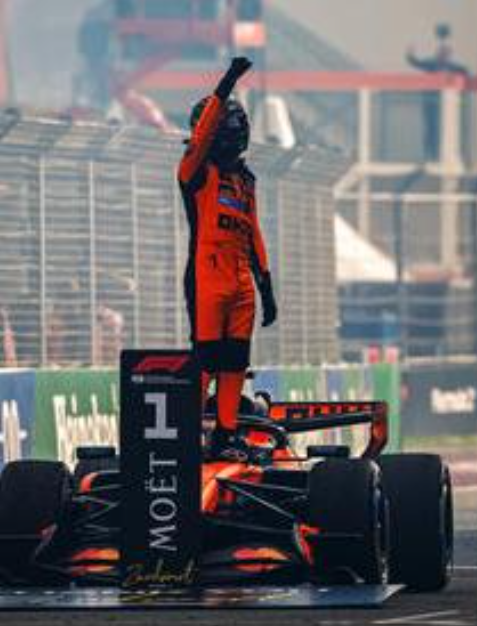 2026 McLeren F1 win Dutch GP L Norris w/figurine/pit boards