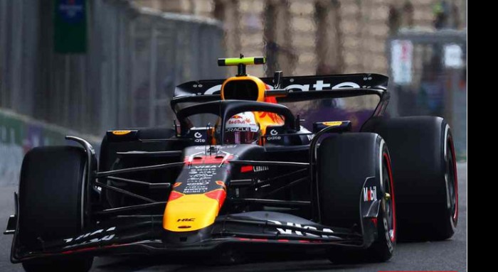 2025 Red Bull RB21 F1 6th Azerbaijan GP Yuki Tsunoda w/pit board